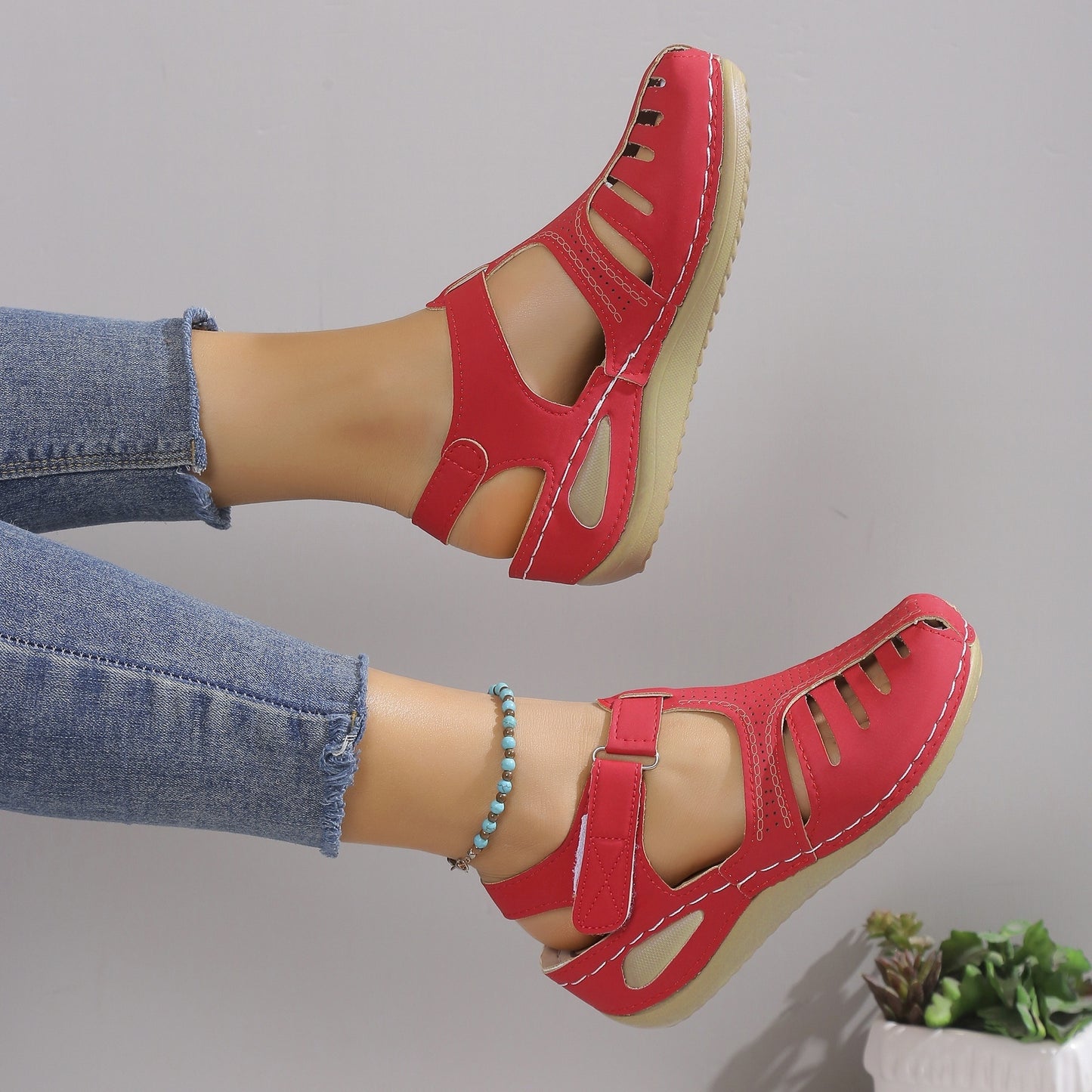 Women’s Closed Toe Cutout Sandals