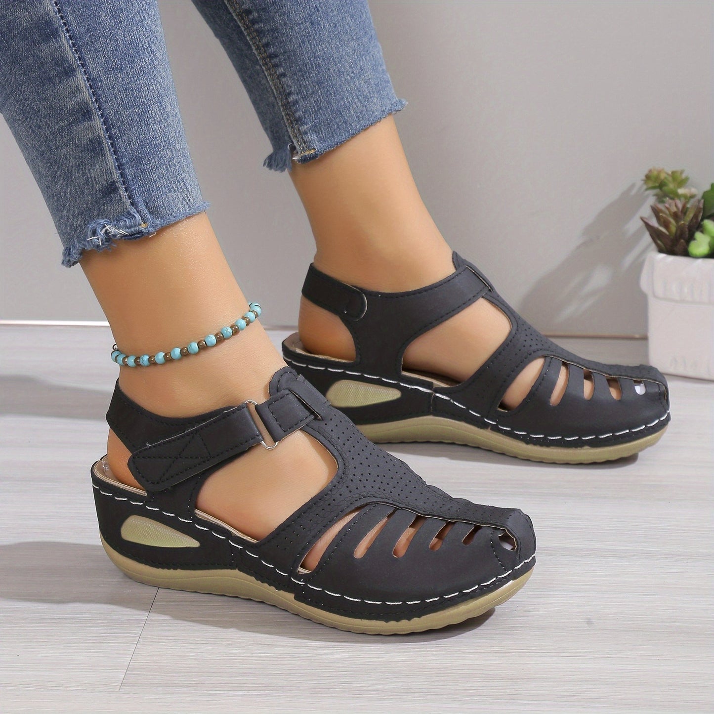 Women’s Closed Toe Cutout Sandals