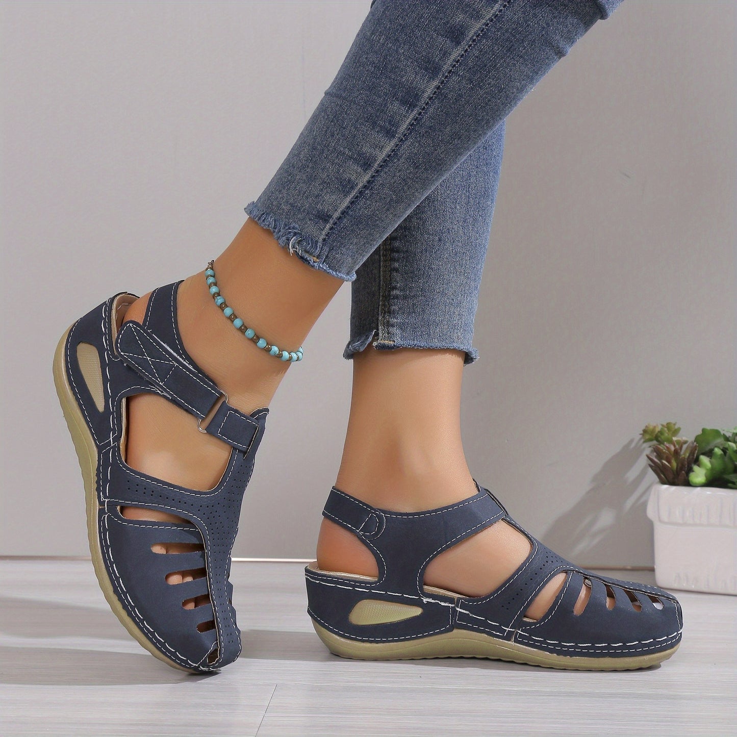 Women’s Closed Toe Cutout Sandals