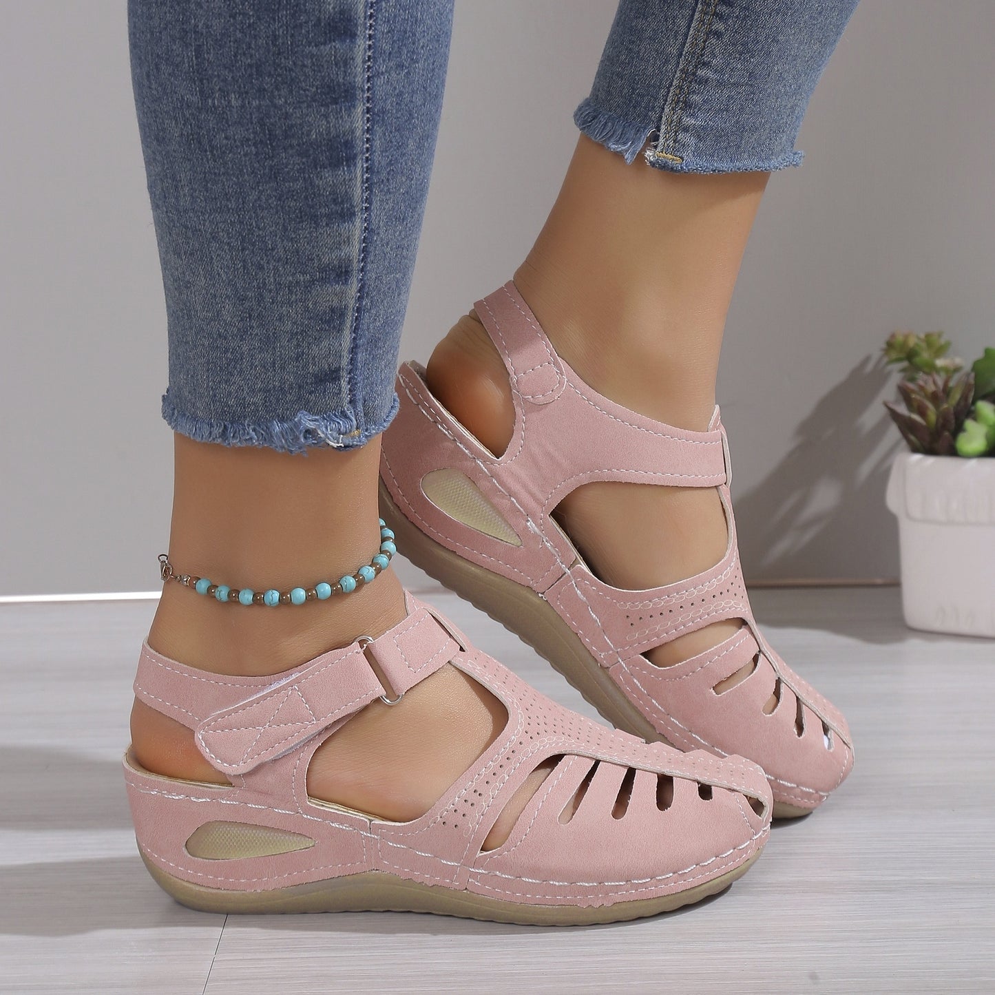 Women’s Closed Toe Cutout Sandals
