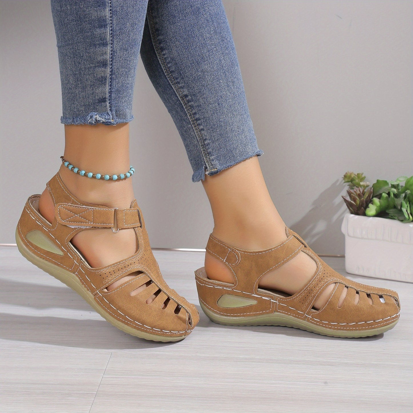 Women’s Closed Toe Cutout Sandals